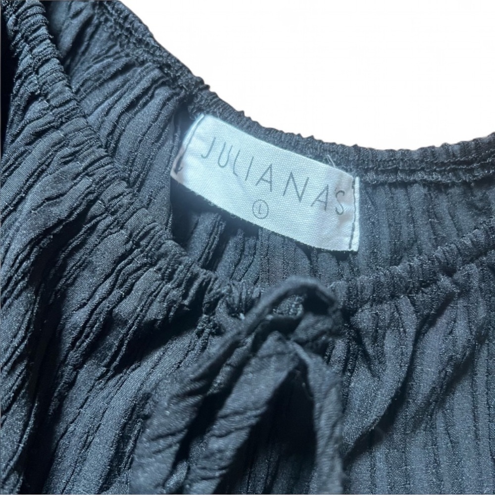 Black Gathered Crop Blouse with Puff Sleeves - Picture 3 of 4